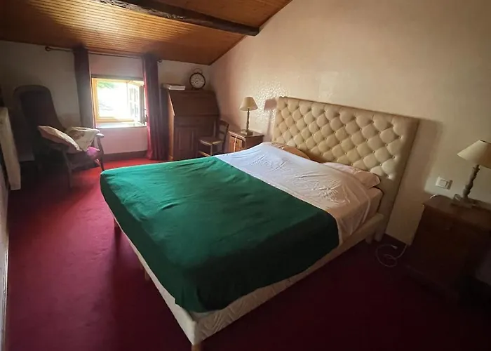 à La Ferme - 10 Personnes Hébergement de vacances Saint-Aubin-le-Cloud